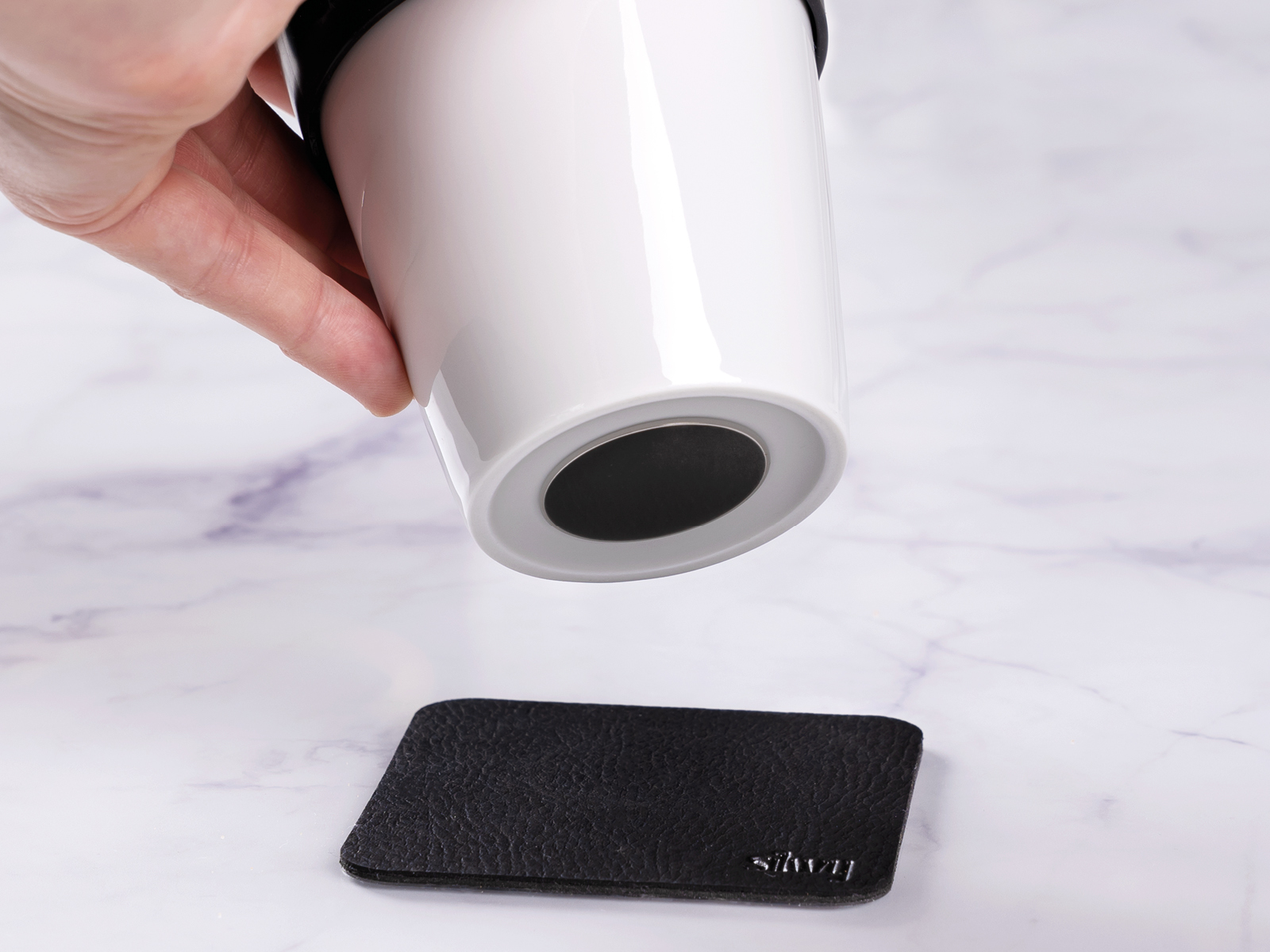 Silwy porseleinen To-Go-Cup met zwarte onderzetter
