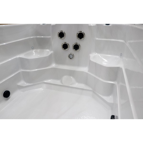 Badstuber Menorca outdoor whirlpool 5 persoons wit