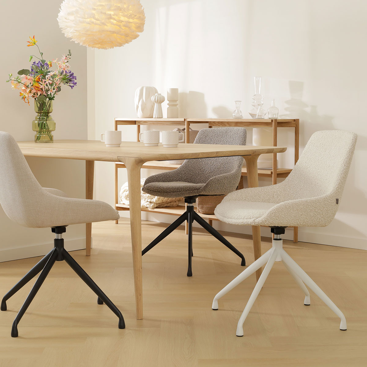 Eetkamerstoel Nola-Isa bouclé beige - wit onderstel