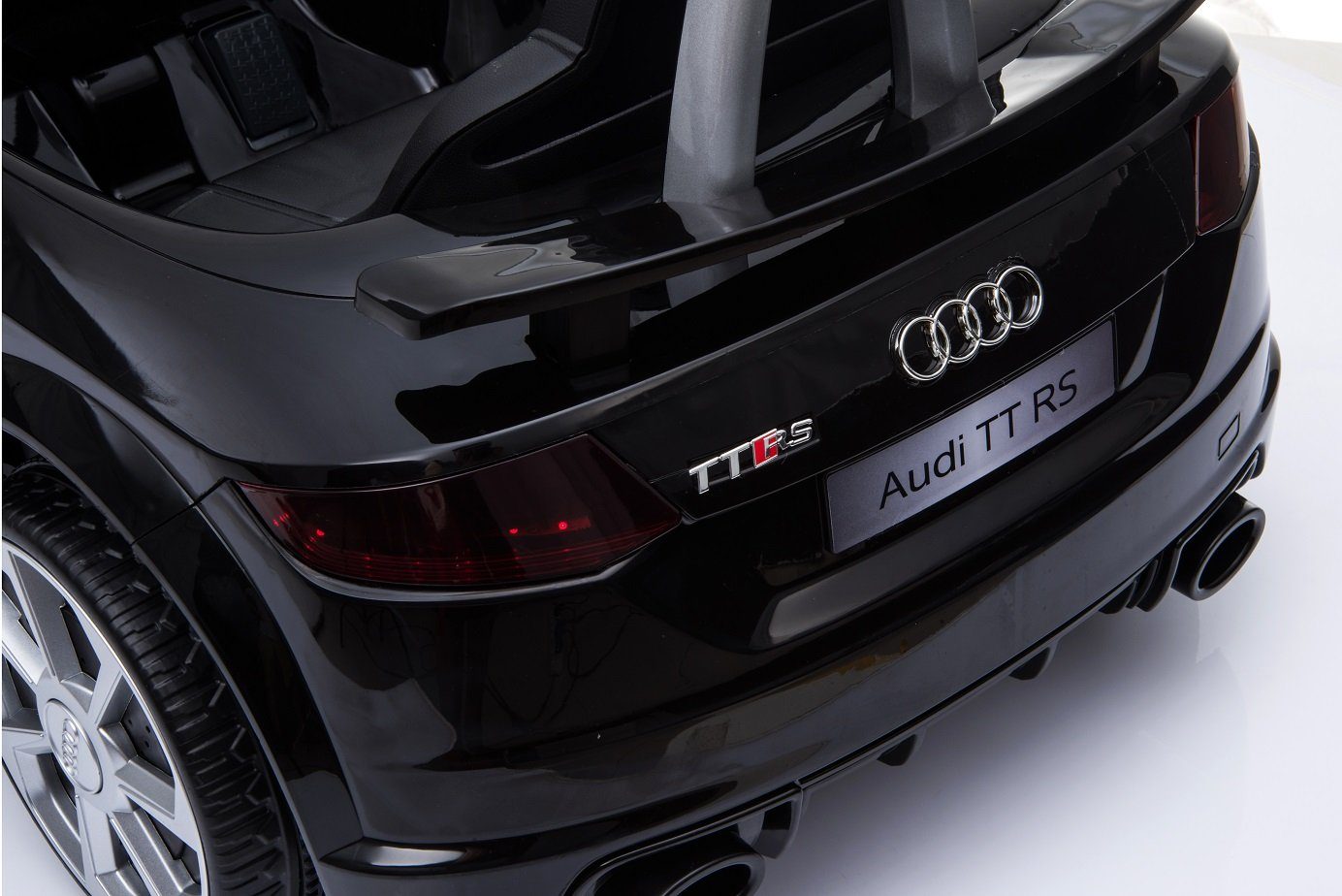 Carrinho Elétrico Infantil Audi TT RS Cabrio da Toys Store com Controle Remoto, USB e MP3, 2x30W, Capacidade de Carga 35 kg