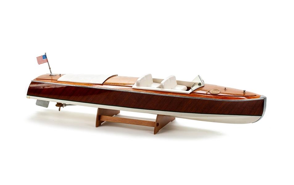 Bausatz Rennboot Phantom, 690 mm 1:15<br>Modellbausatz eines klassischen amerikanischen Runabout Boots