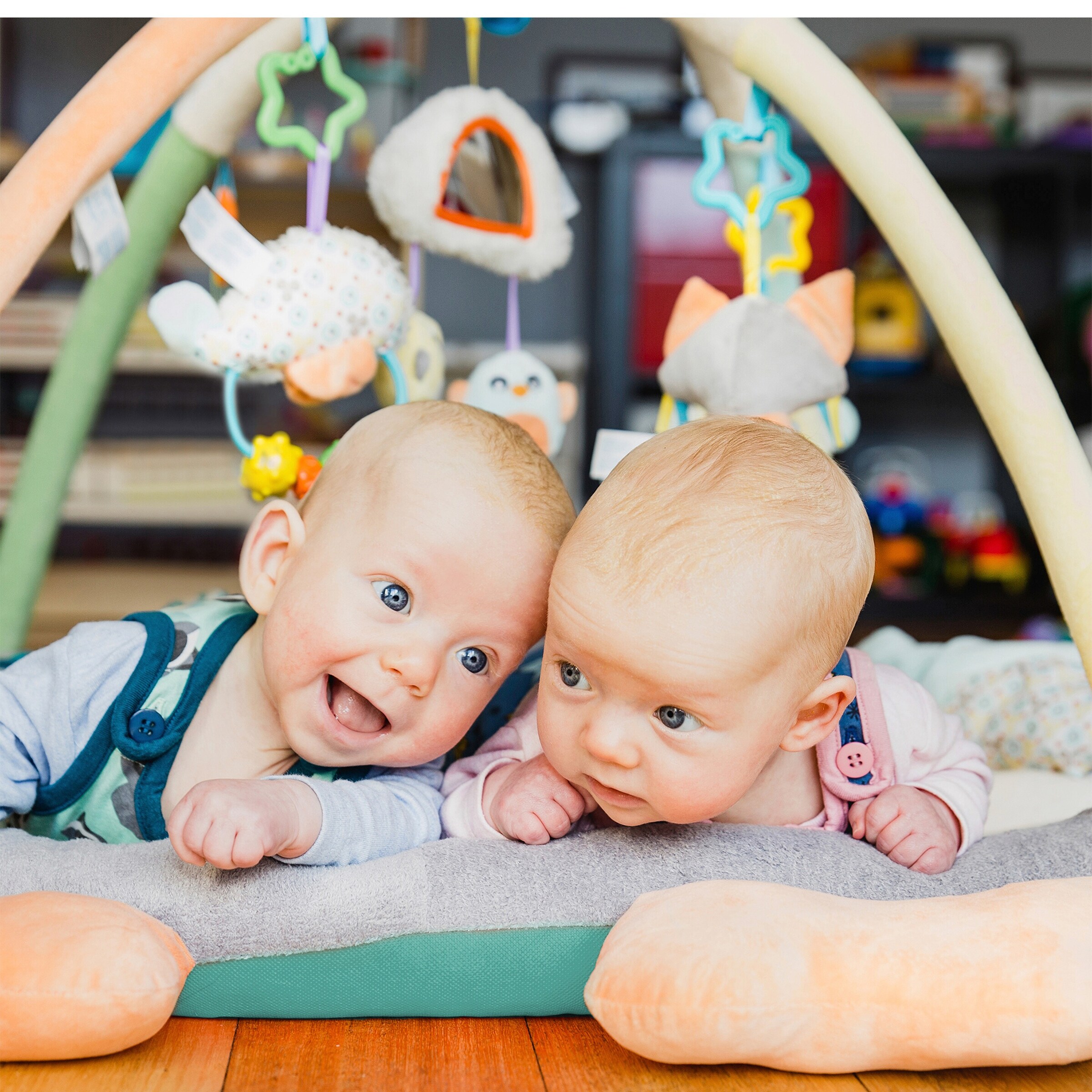 Playgro Spielbogen mit Krabbeldecke Pinguin