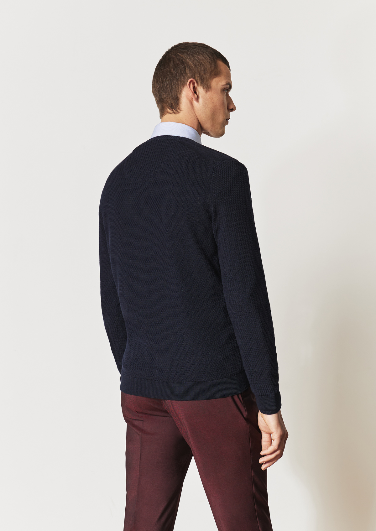 Pull col V en coton uni bleu marine
