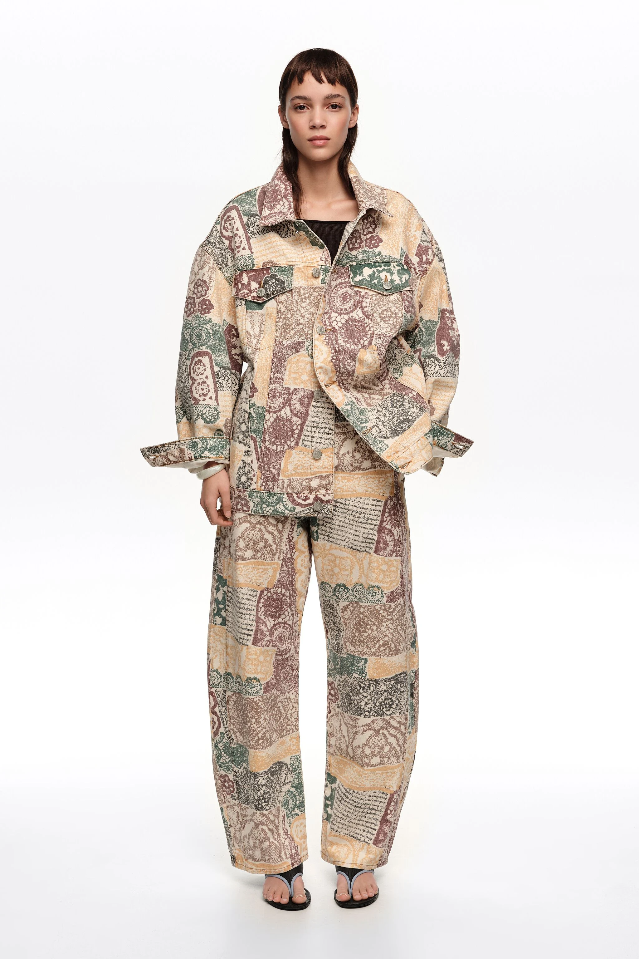Jaqueta jeans oversized com detalhes em renda marfim