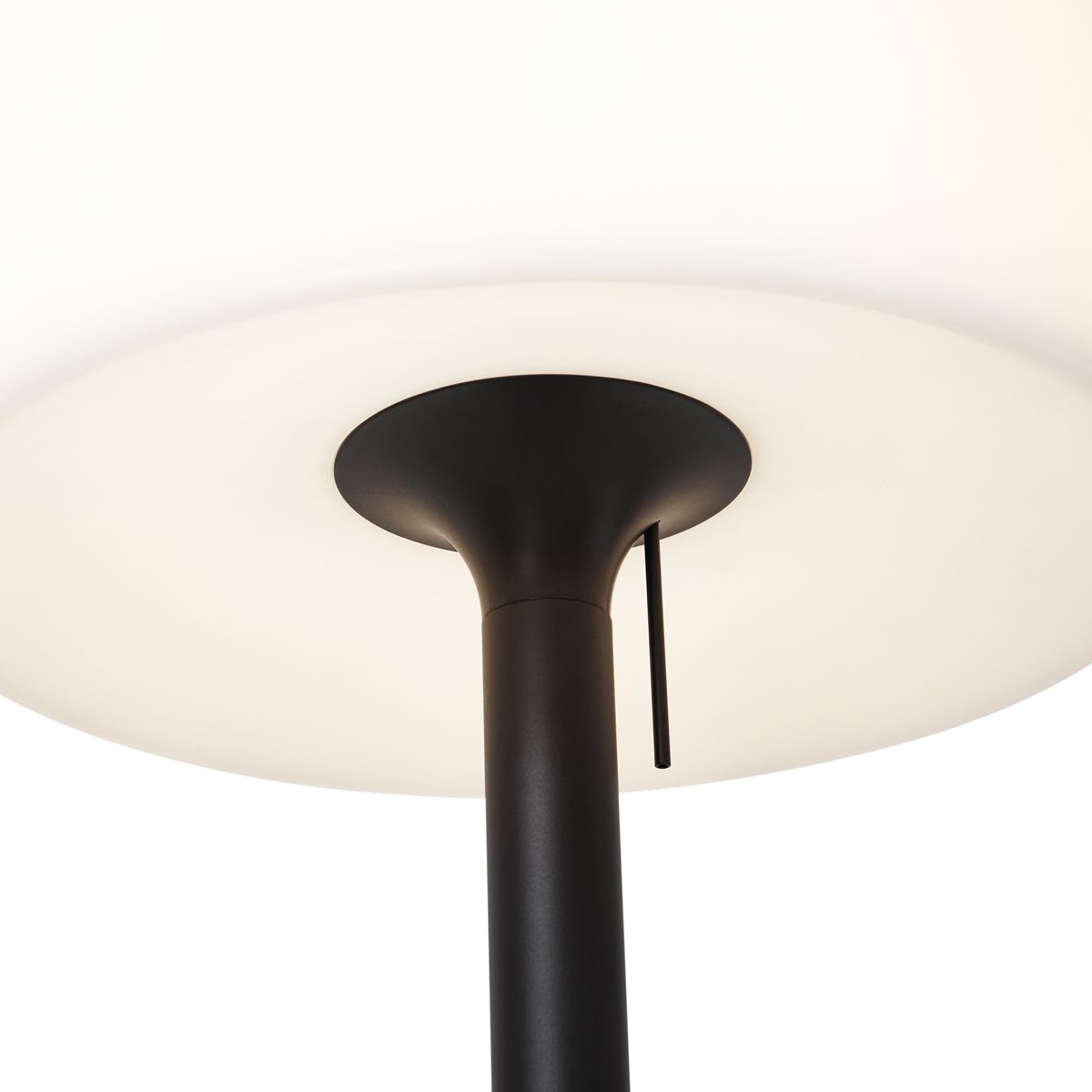 Moderne buiten vloerlamp zwart met witte kap IP44 - Mississippi