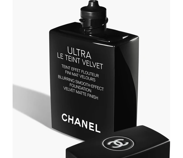 CHANEL ULTRA LE TEINT VELVET Formule ultra légère et longue tenue, Fini mat velours effet flouteur,BR12