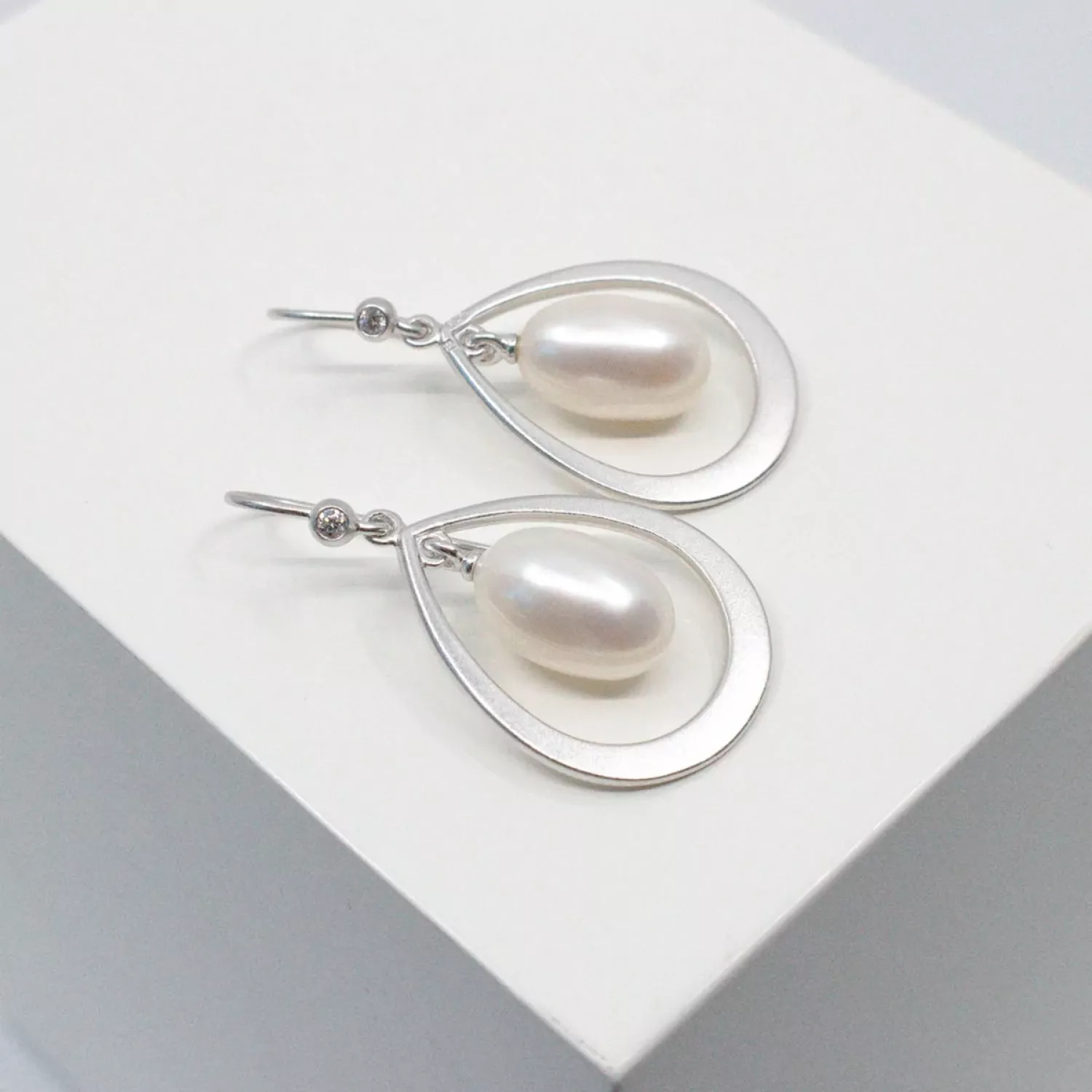 Julie Sandlau Afrodite Droplet Øreringe 22 kt. Sølv SDM84RHWHPLCZ