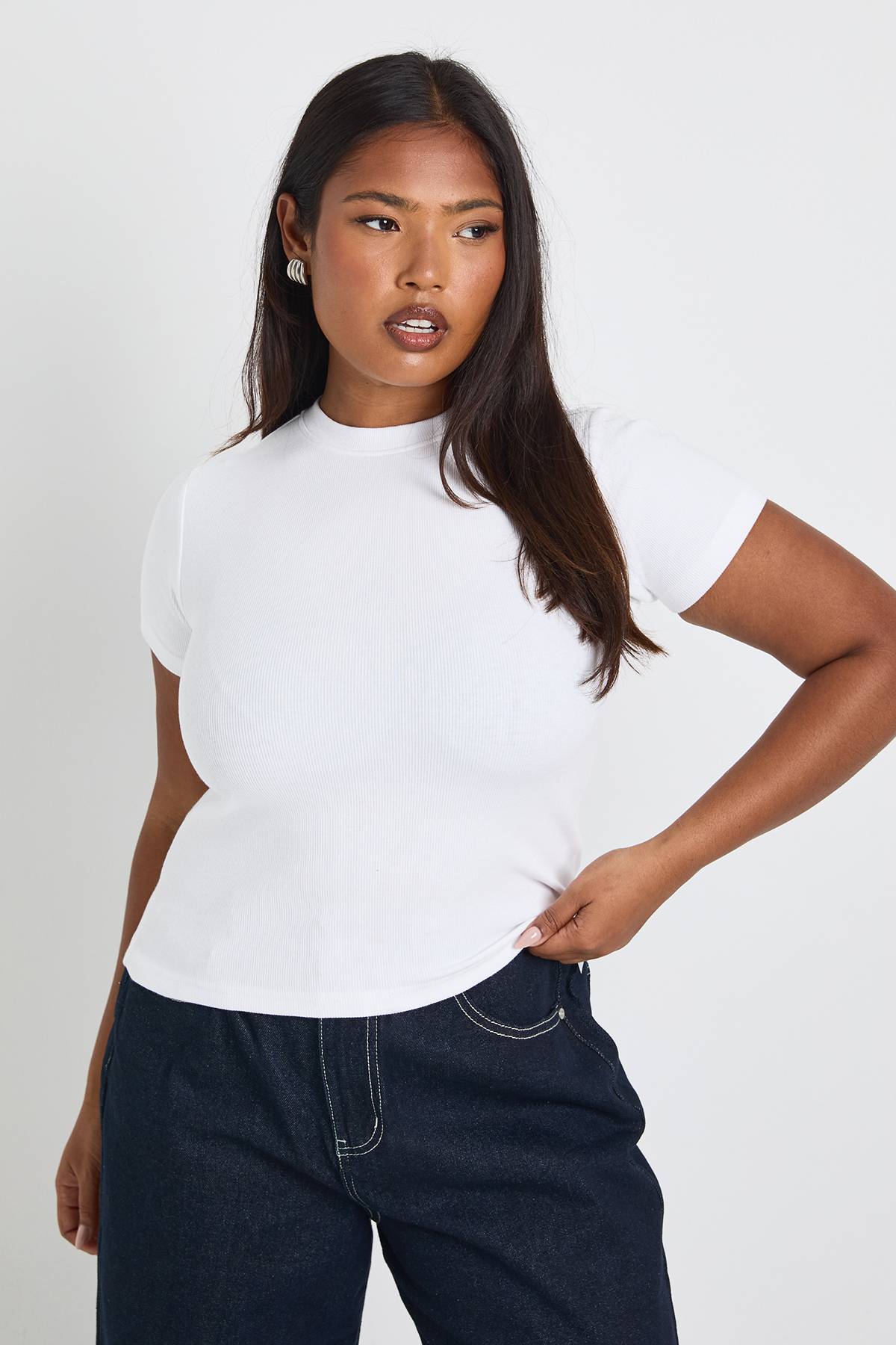 boohoo Top Ajusté Côtelé À Manches Courtes Coupe Longue Plus Basic