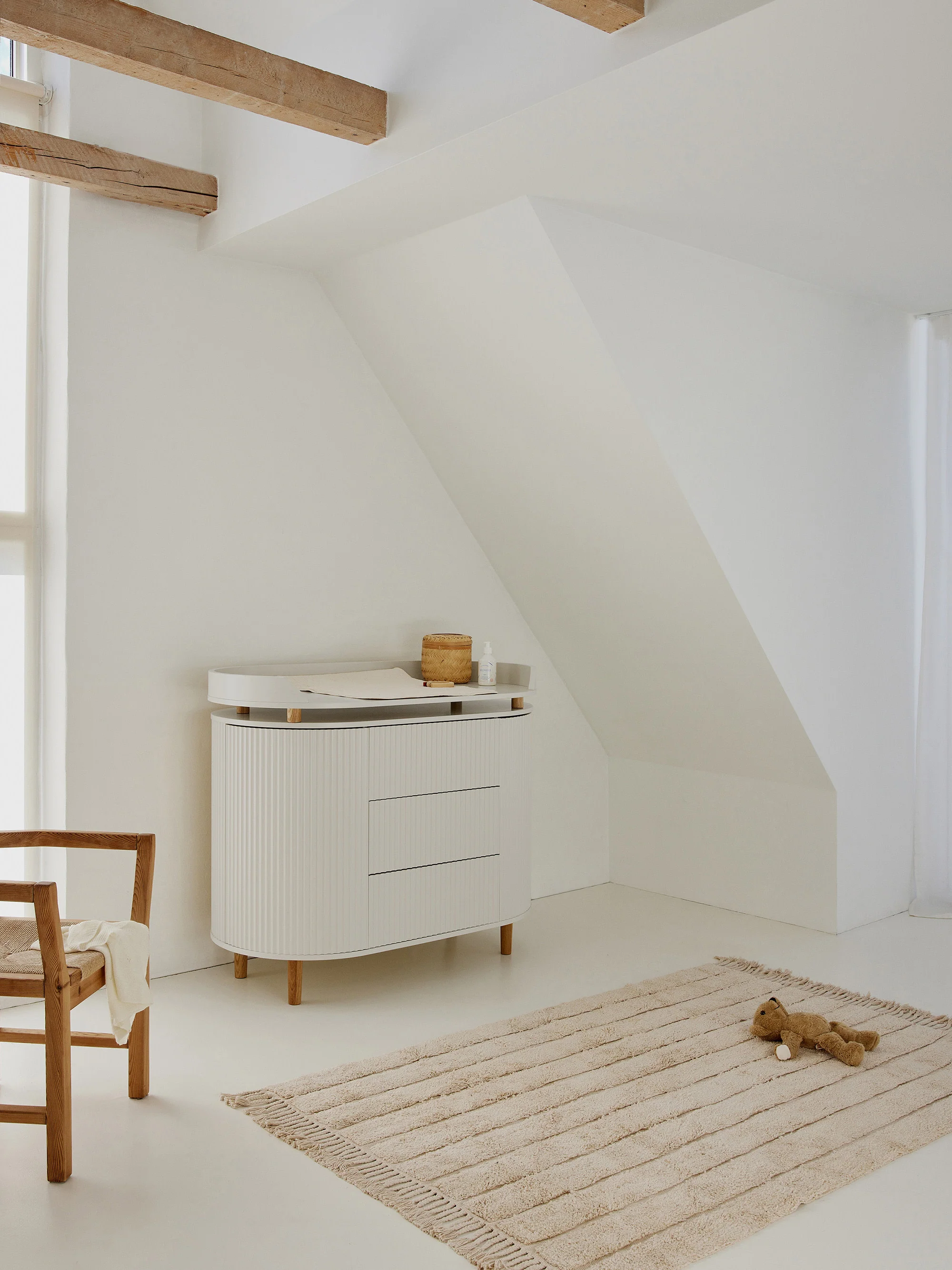 Handgemaakte houten ladekast Kai