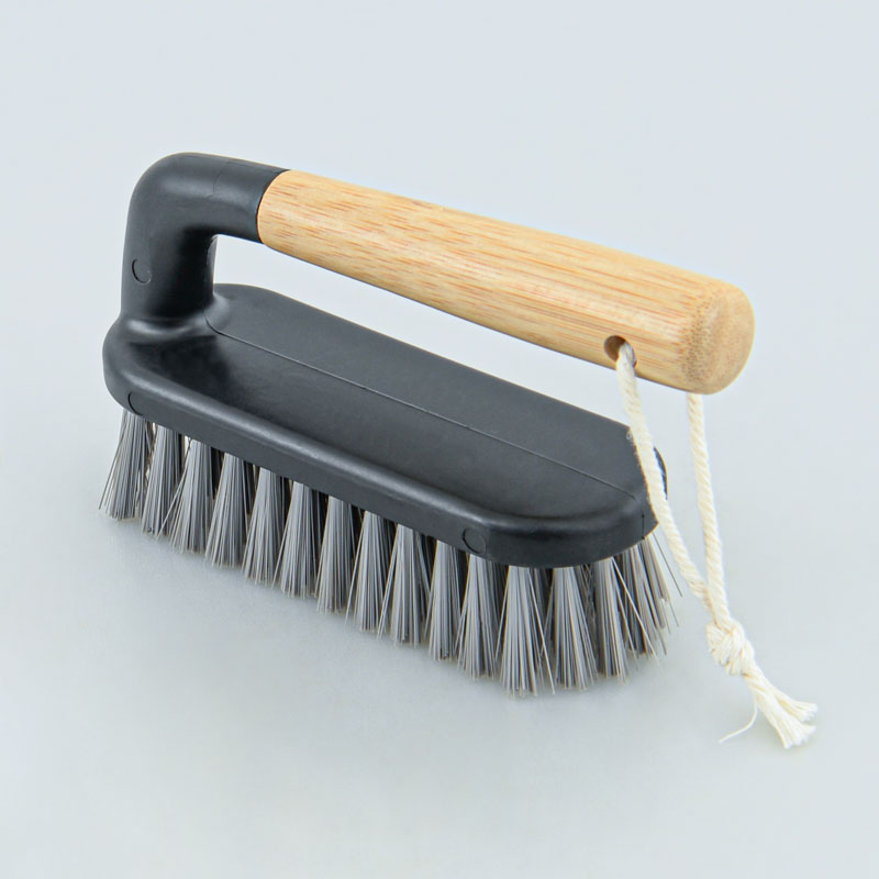 Brosse avec poignée grise