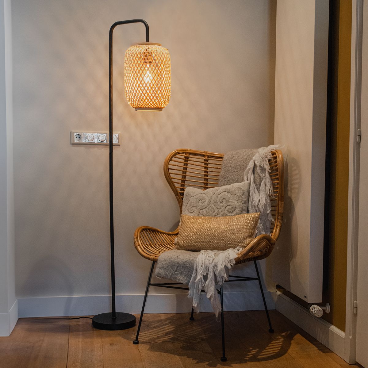 Oosterse vloerlamp zwart met bamboe - Yvonne