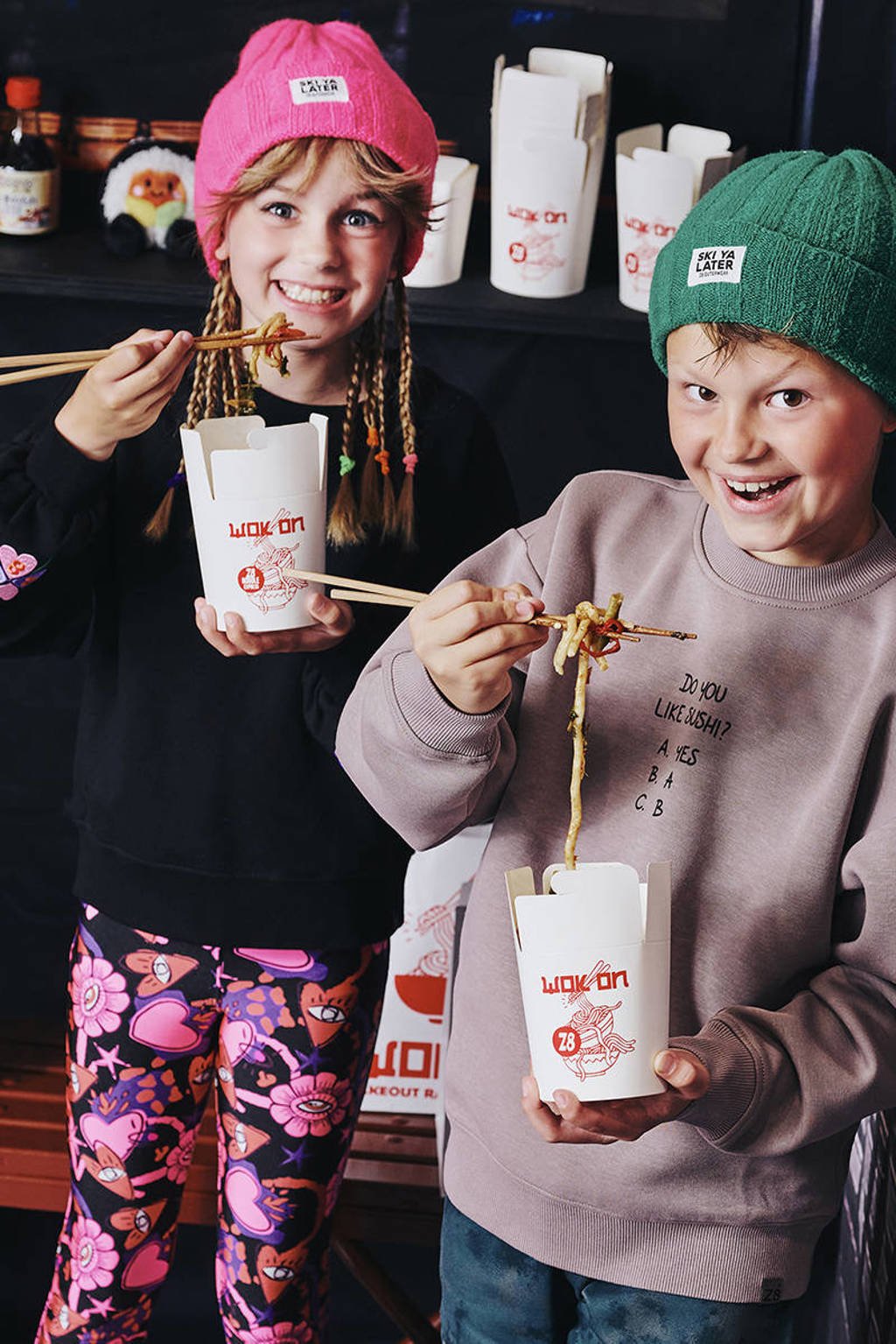 Z8 kids sweater Misja met backprint taupe
