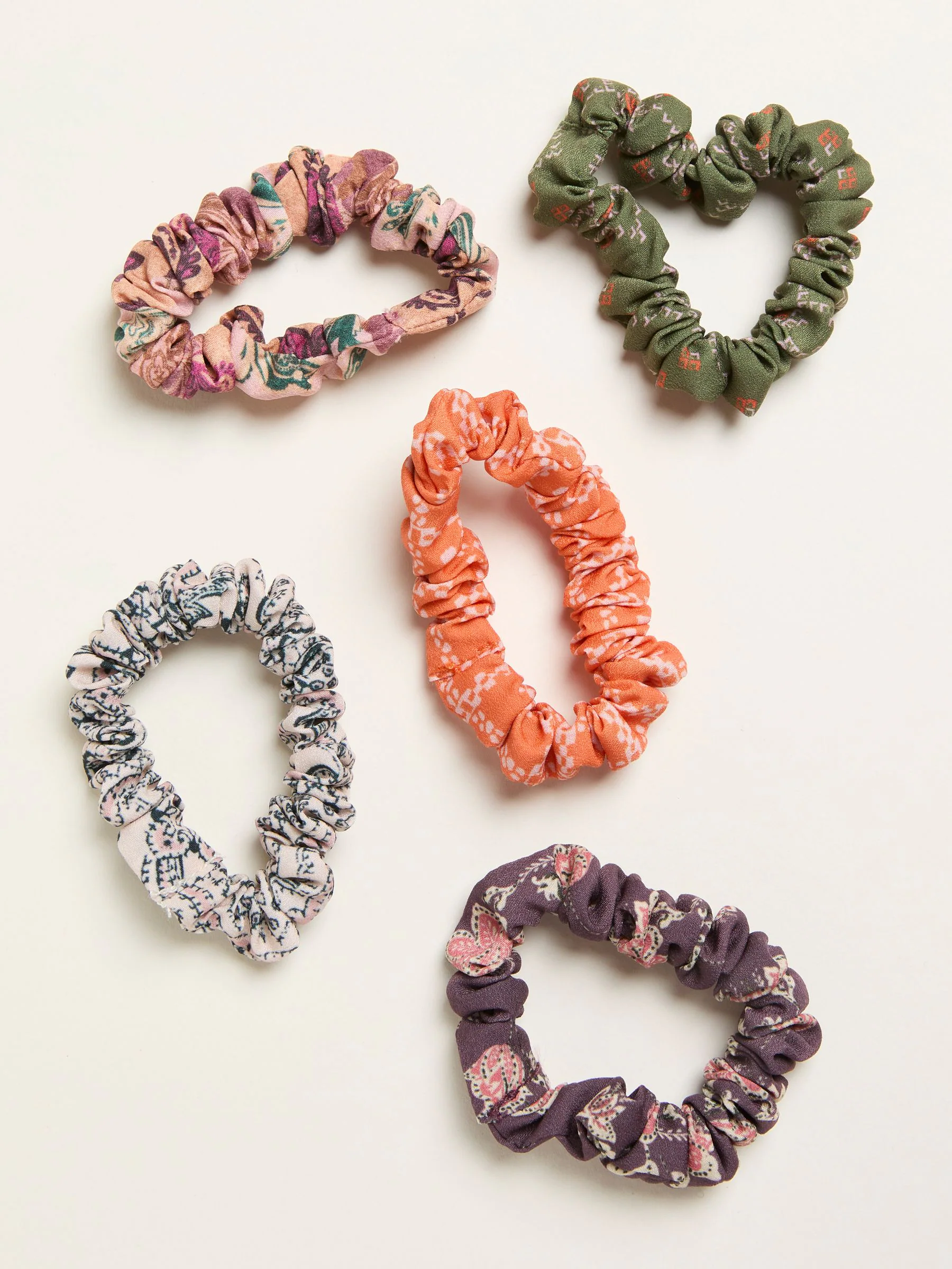 FatFace 5 Pack Lost & Found Printed Scrunchies