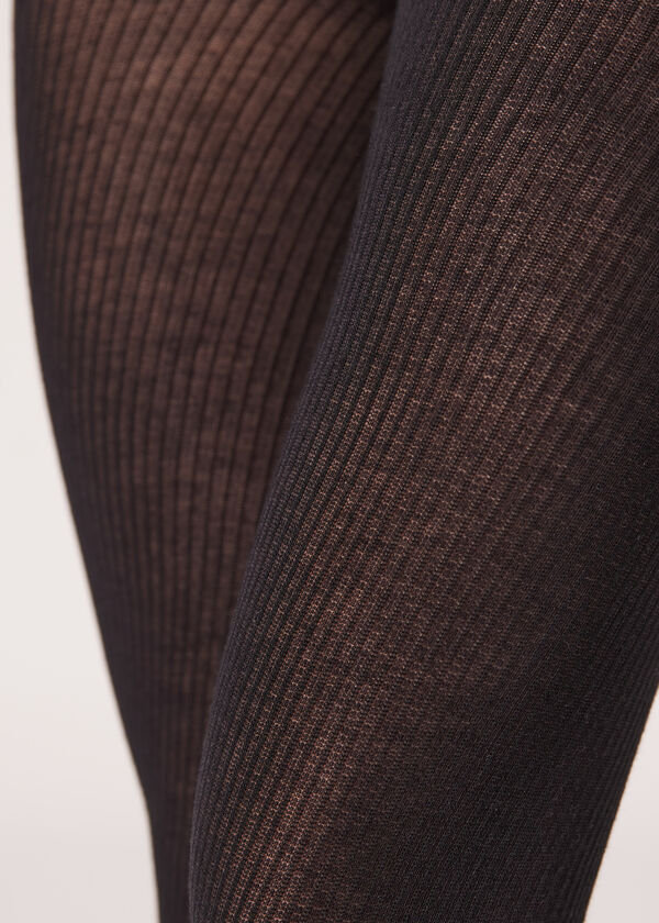 Meias caneladas com cashmere