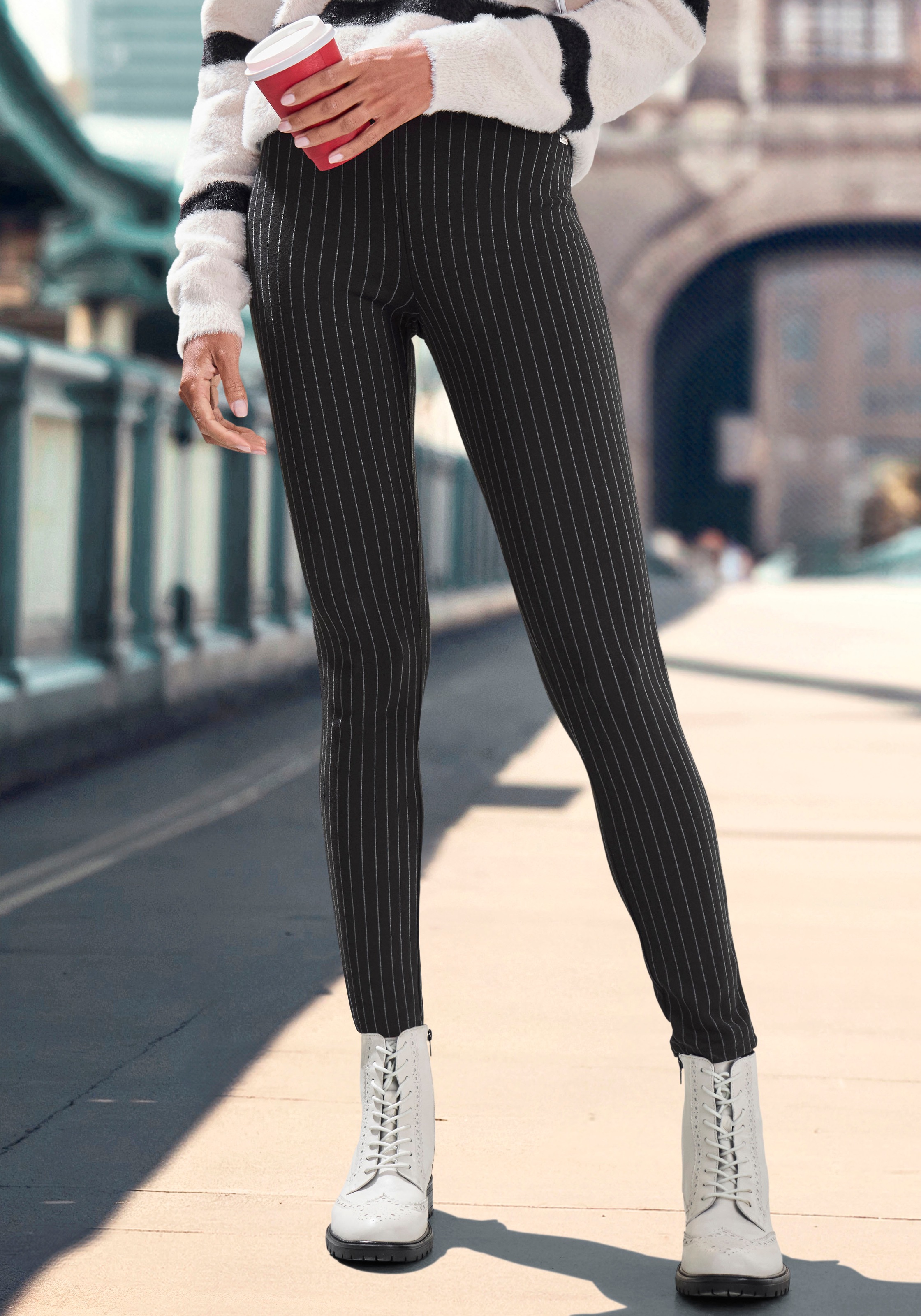 LASCANA Leggings  mit Nadelstreifen