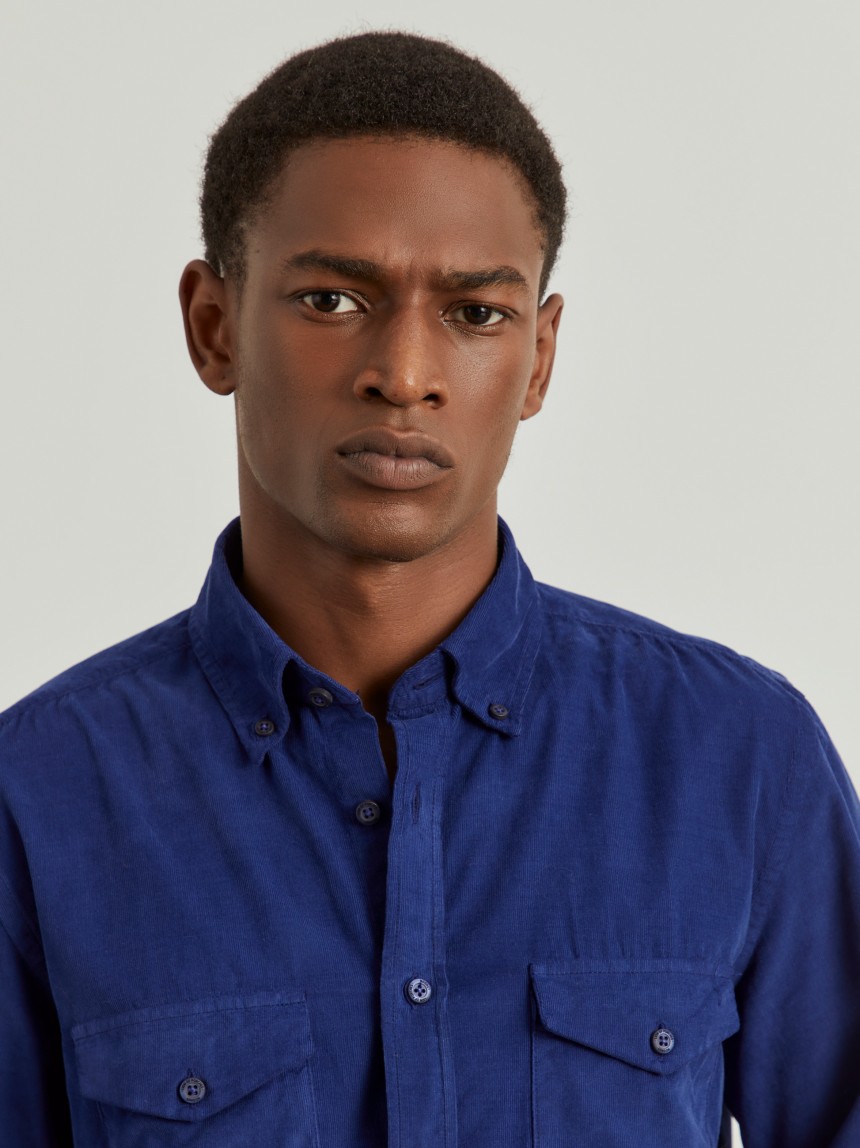 Camisa slim fit de bombazine em cor lisa