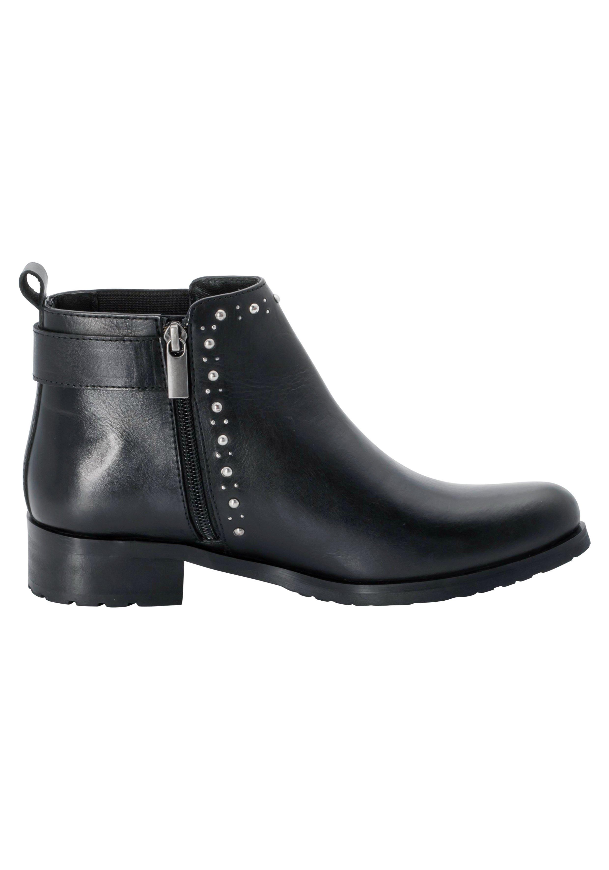 Stiefelette aus Leder mit Nietenbesatz