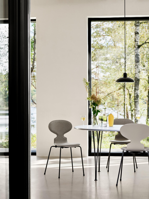 Fritz Hansen Ant stoel bronze onderstel Sunniva 153