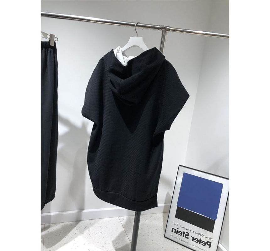 uliaque - Plus Size Set: Lange mouwen ronde hals effen distressed T-shirt + asymmetrisch vest met capuchon
