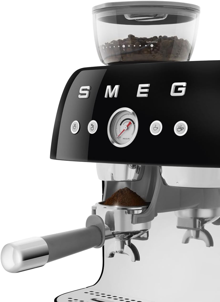 Smeg, Machine à Café Expresso Manuelle EGF03CREU, avec Broyeur à Grain Intégré, Thermoblock, 4 Niveaux de Température, Buse Vapeur et Manomètre, Réservoir 1 L, Dimensions Compactes, 1350W, Crème