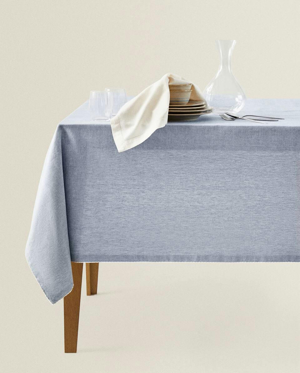 TOALHA DE MESA COM BORDA ONDULADA