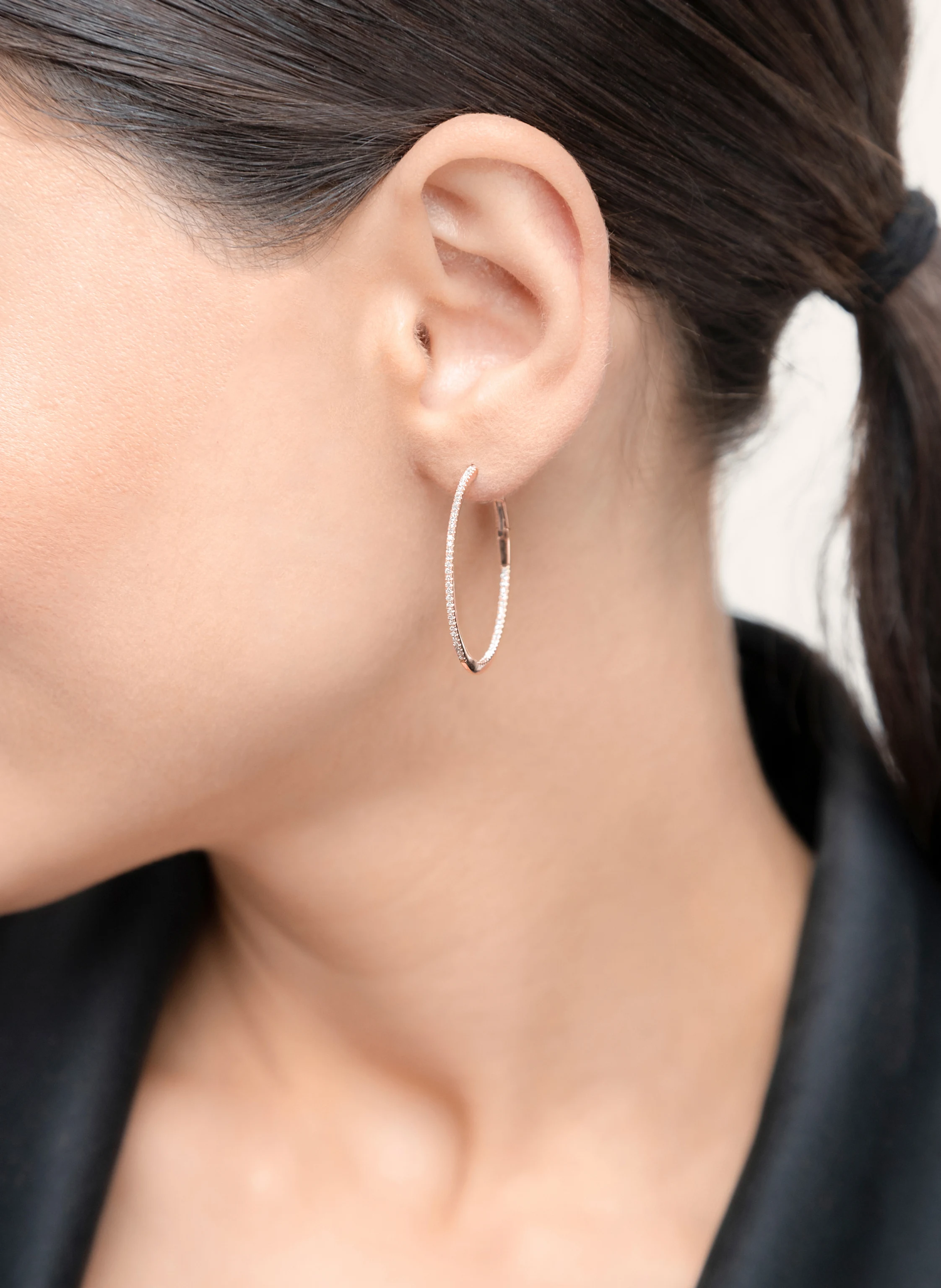 Leaf Creolen CIRCLEM aus 18 Karat Roségold mit Diamanten