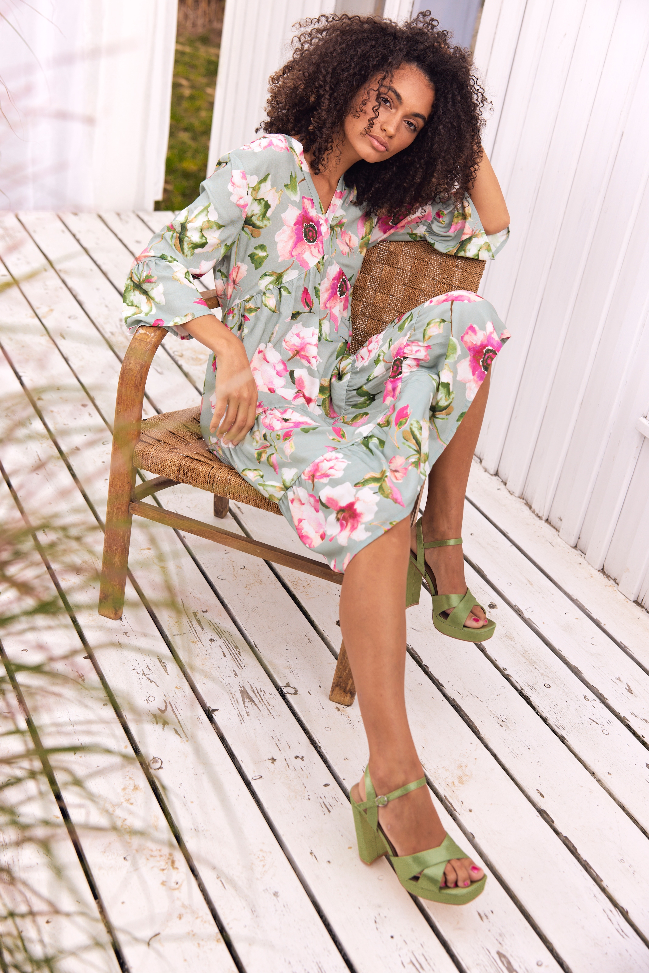 Aniston CASUAL Tunikakleid mit fantasievollem Blumendruck