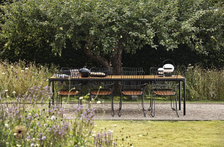Houe Four tuintafel 270x90 bamboe, onderstel zwart