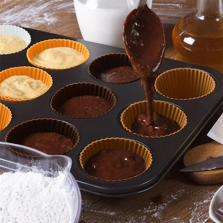 (12er Set) Silikon Cupcake Förmchen Muffin Form Backform - Braun / Orange / Weiss