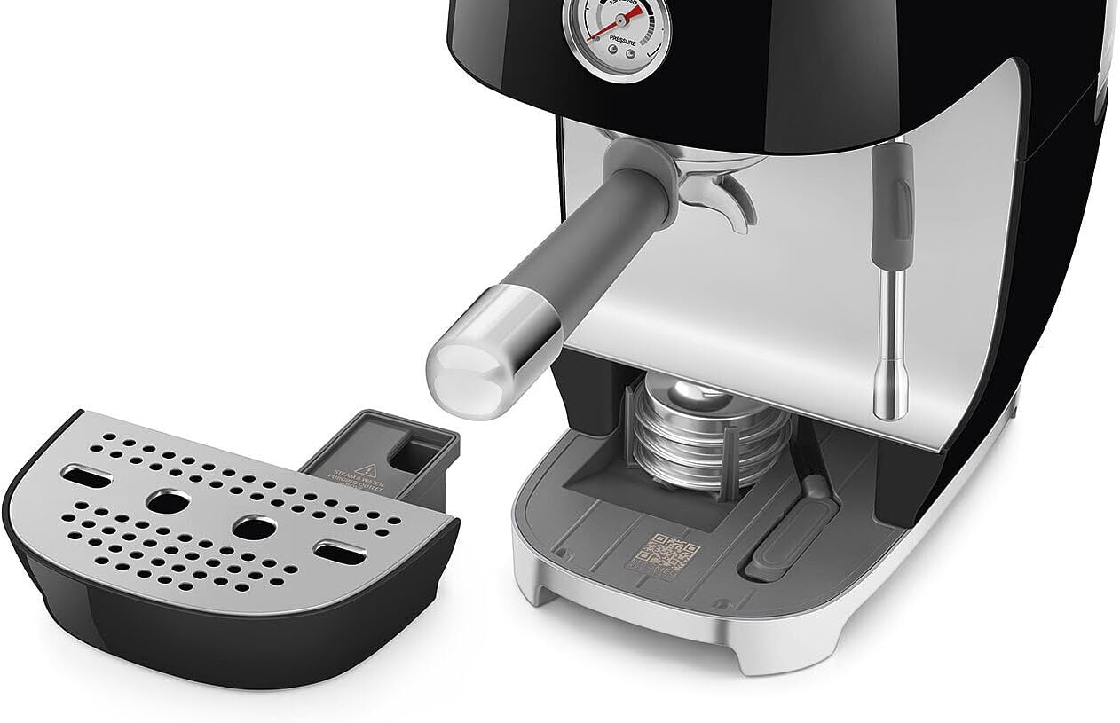 Smeg, ECF03BLEU Manuelle Espressomaschine, Thermoblock, Cold Brew, Dampfdüse und Manometer, 1,4 l Tank, 1650 W, Schwarz
