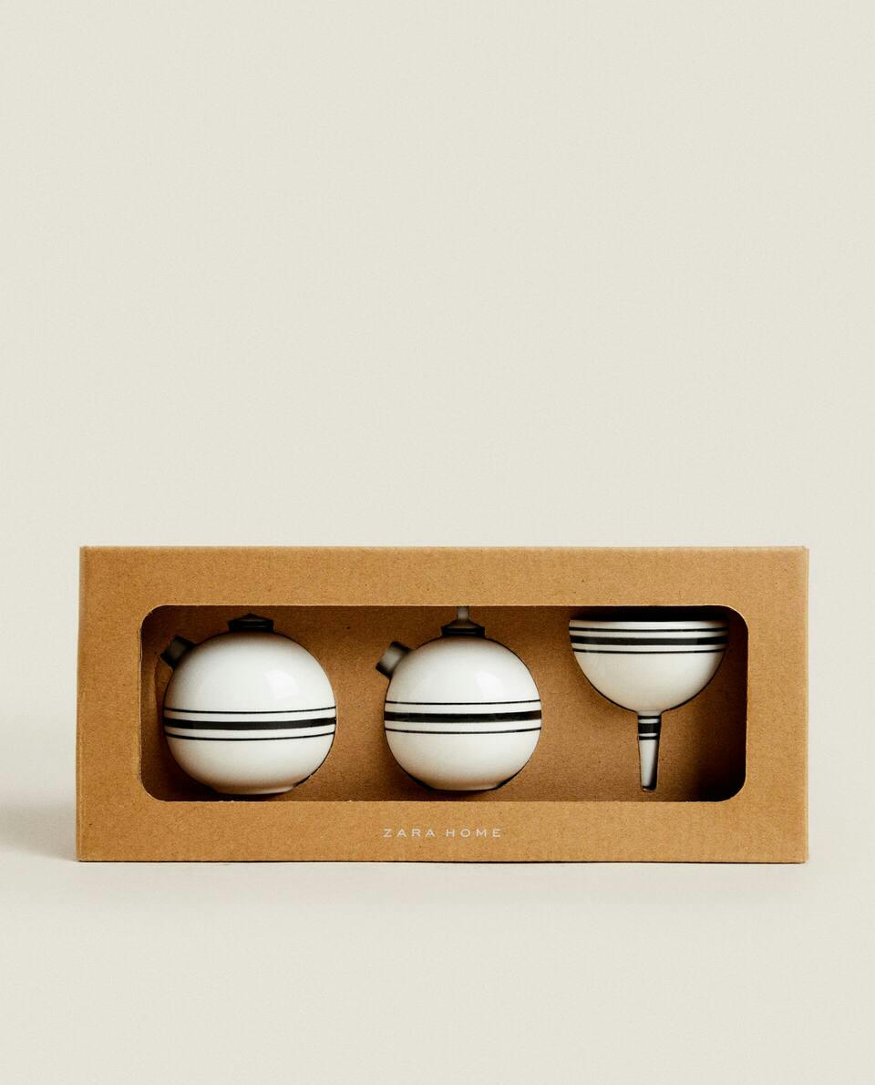 Conjunto de galheteiros de grés para azeite e vinagre com linhas.