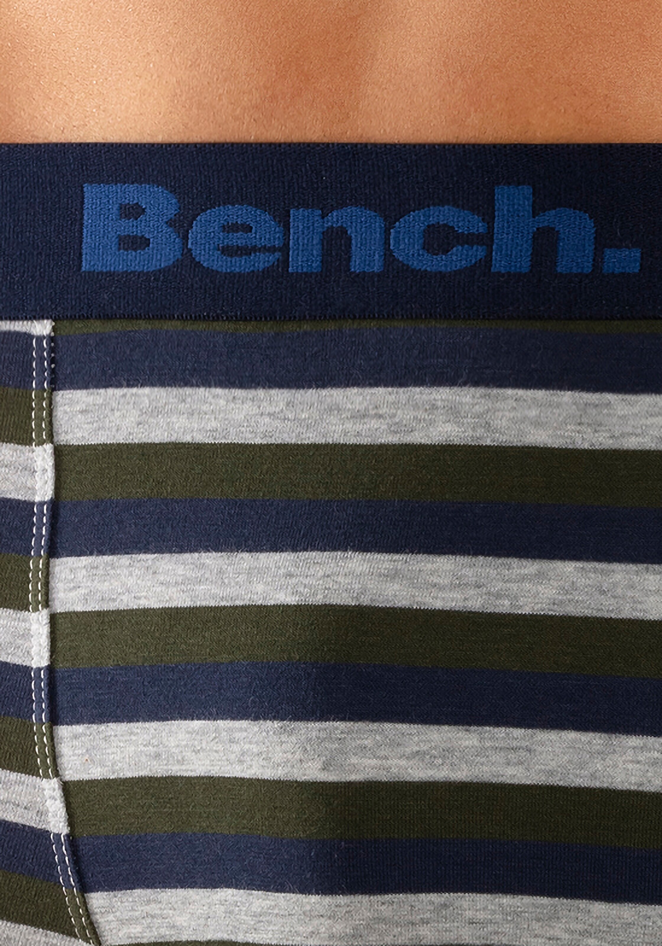 Bench. Boxer in olivgrün-gestreift, olivgrün, grau-meliert, navy