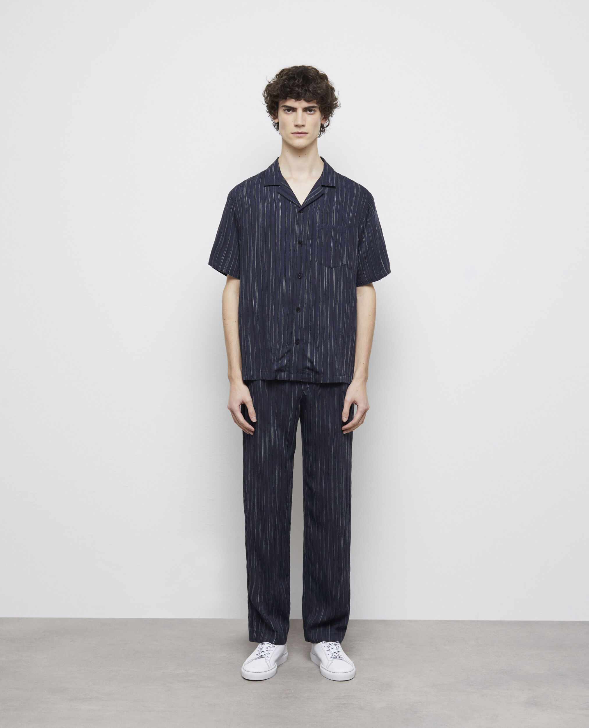 Chemise à rayures bleu marine