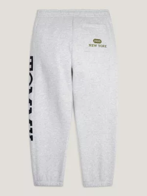 Calça de moletom com punho e logo universitário da Varsity