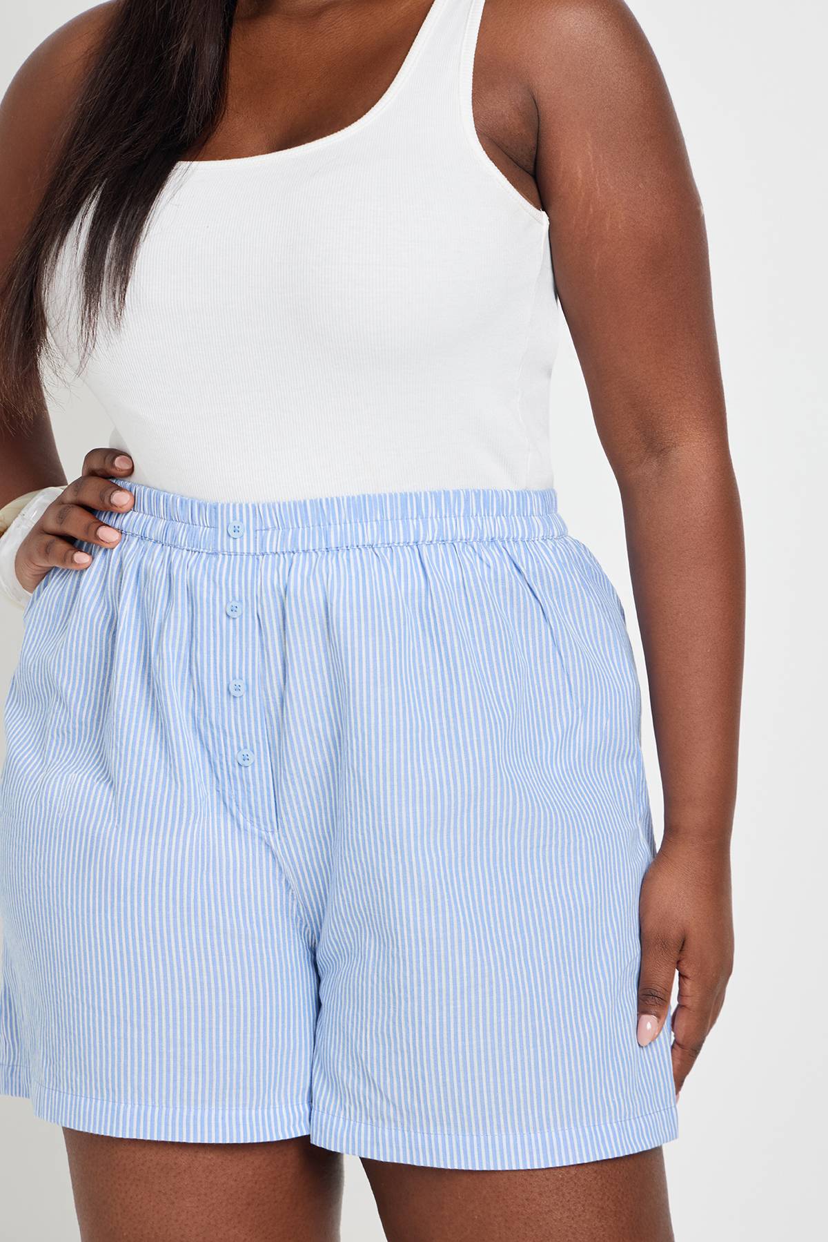 boohoo Short Henley En Popeline Grande Taille