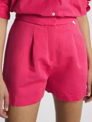 Shorts plissados de alfaiataria