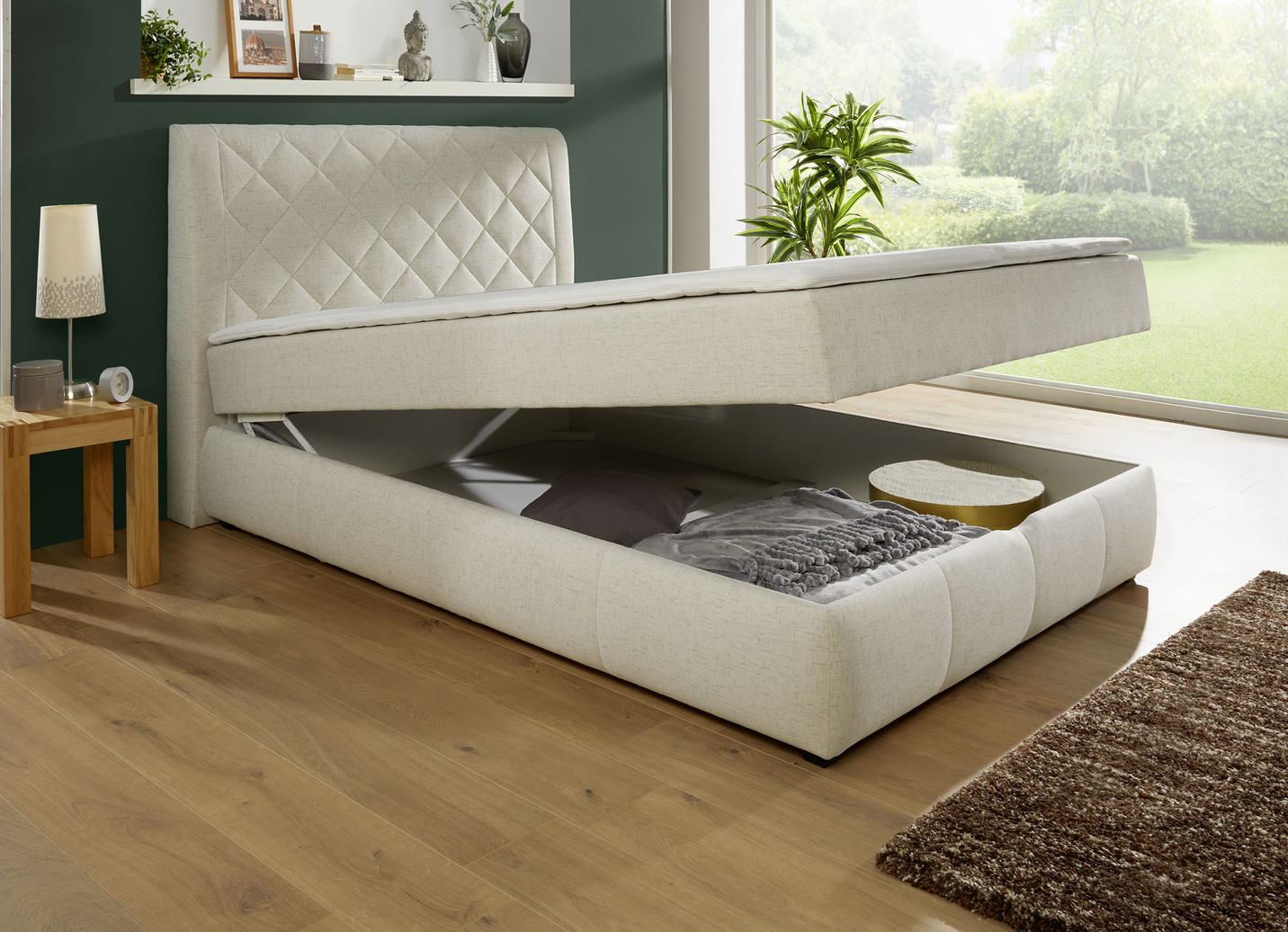 Boxspringbett mit Bettkasten und Topper