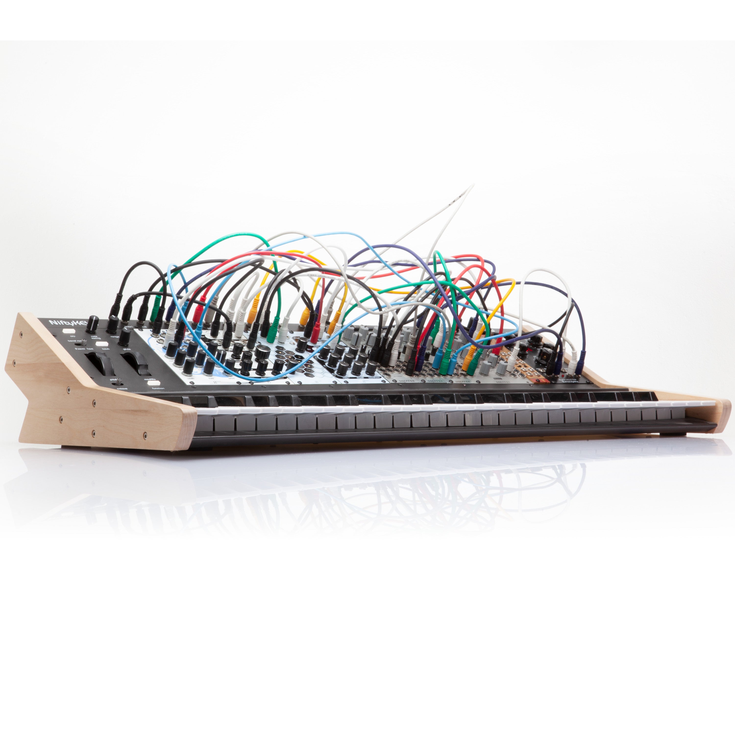 Cre8audio NiftyKEYZ Eurorack case-keyboard