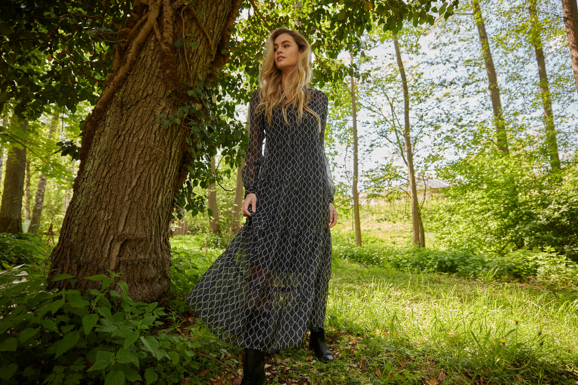 Aniston CASUAL Maxikleid mit Jersey-Unterkleid,  mit interessantem Kettendruck aus Punkten - NEUE KOLLEKTION