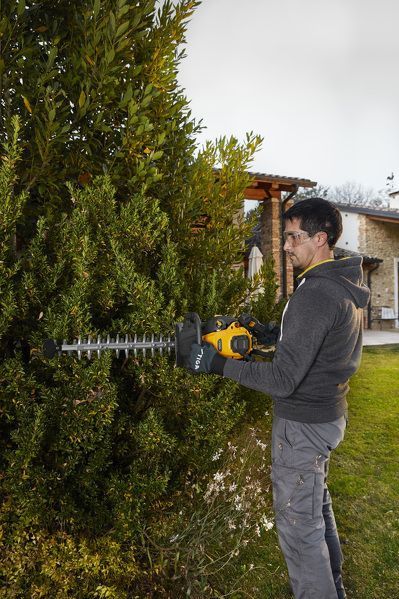 Stiga HT 525 Heggenschaar - Elektrisch - 46 cm - 2-takt - Lichtgewicht