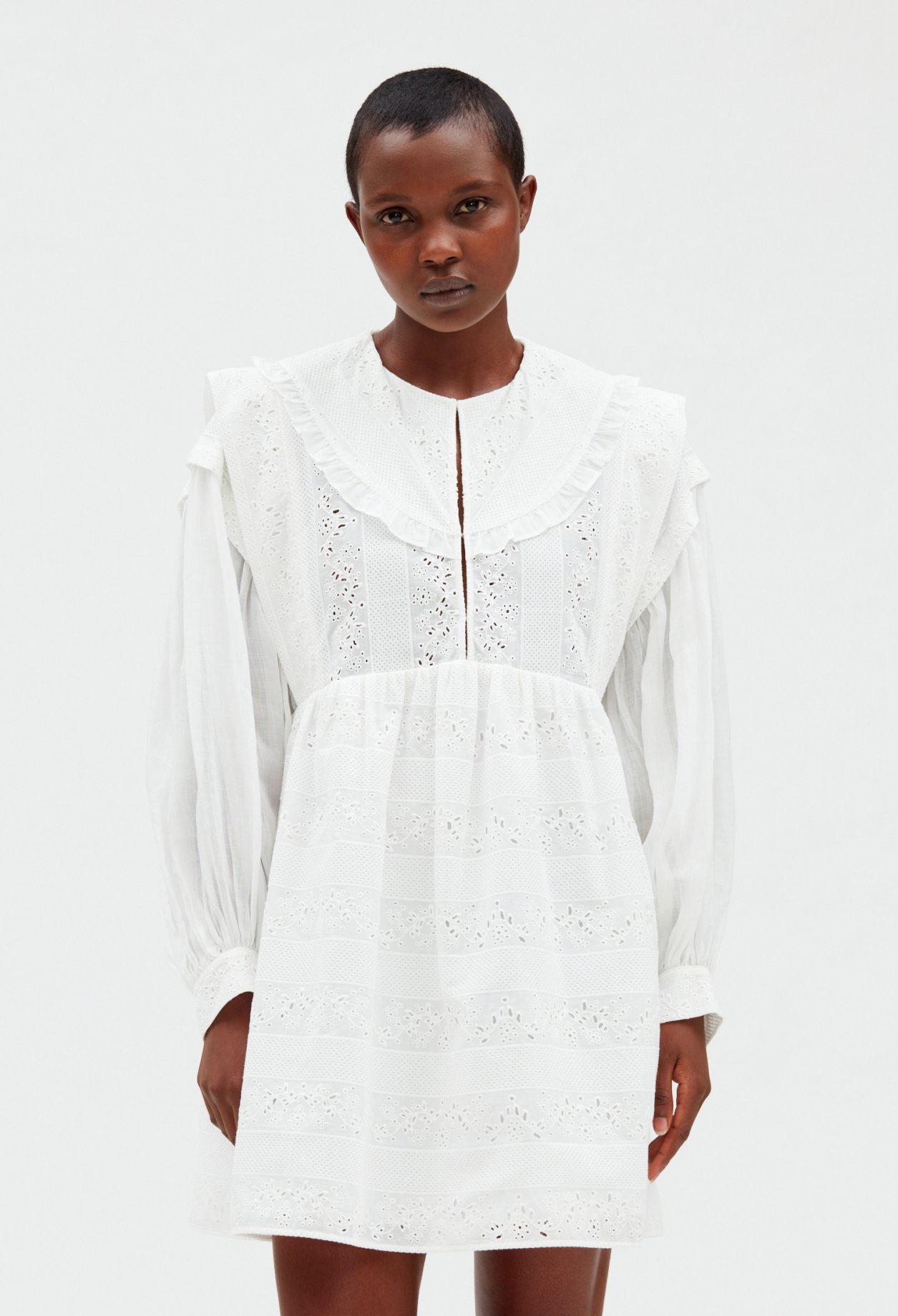 Robe courte babydoll brodee blanc