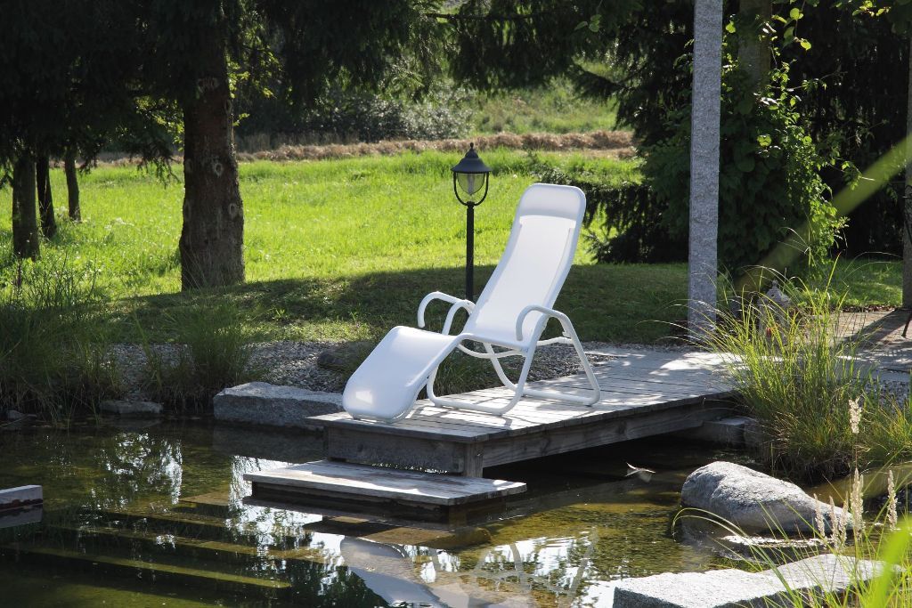 Gartenliege - weiß - klappbar - 75x137 cm