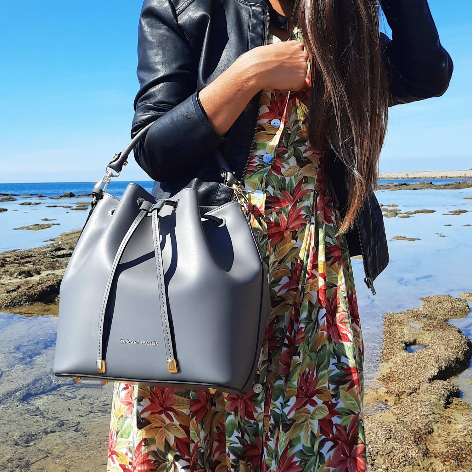 TL141531 – Vittoria – leren bucket bag