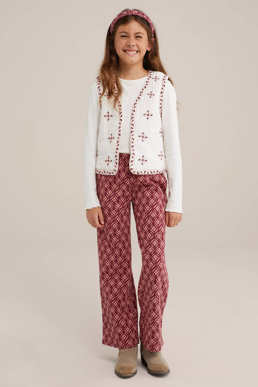 WE Fashion gilet met all over print en borduursels wit/donkerrood/lichtroze
