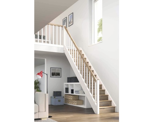 Pertura Elenie eikenhouten trap met stootborden, gelakt, recht, 83,5 cm, 14 treden / 15 stootborden, balusterleuning