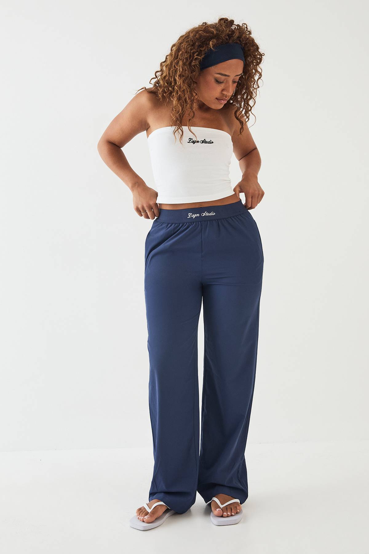 Pantalon DSGN Studio à Taille Élastique et Jambe Droite