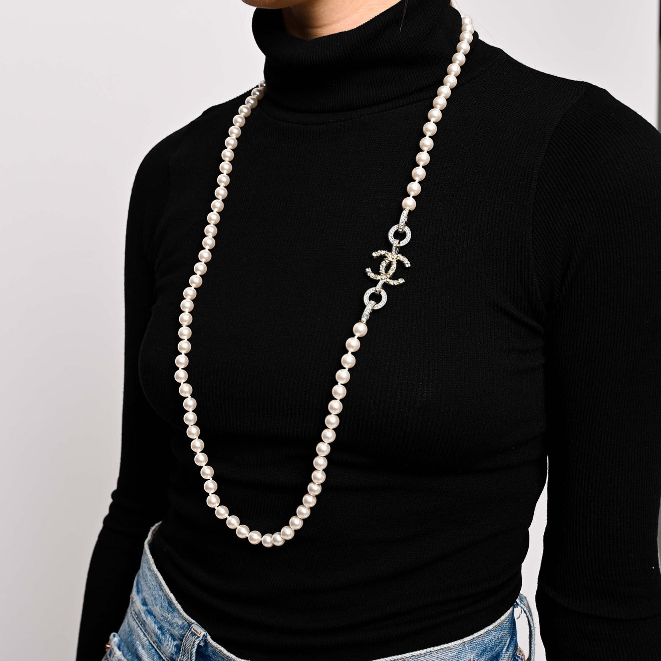 Chanel Sautoir CC Perles & Strass blanc - Neuf sans étiquette