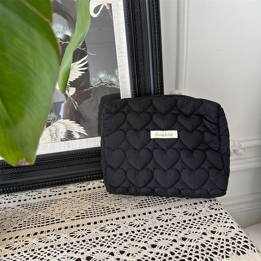 Bitabis - Gewatteerde make-uptas / clutch met letters en hartjesmotief