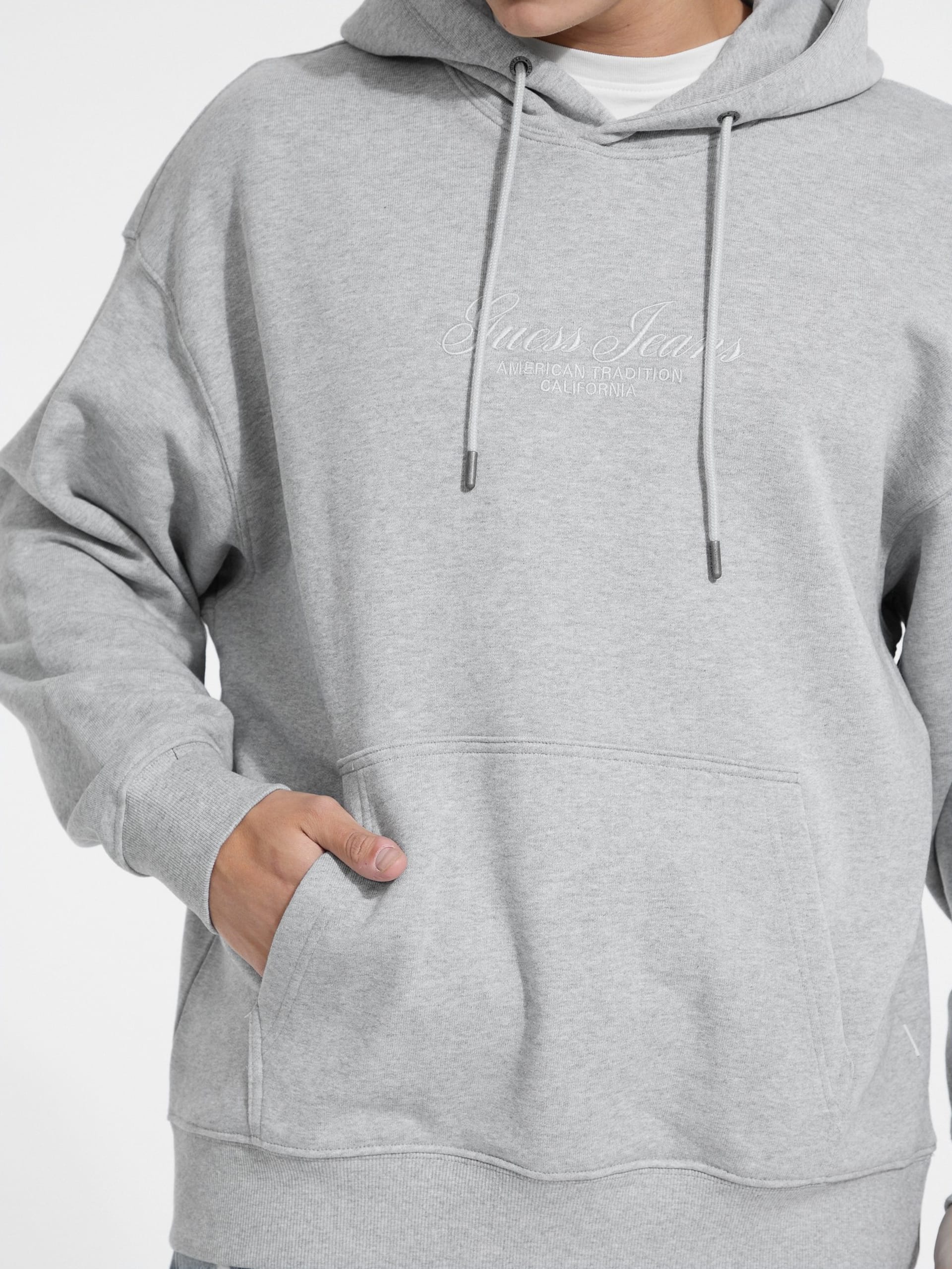 Moletom com Capuz e Logotipo Bordado