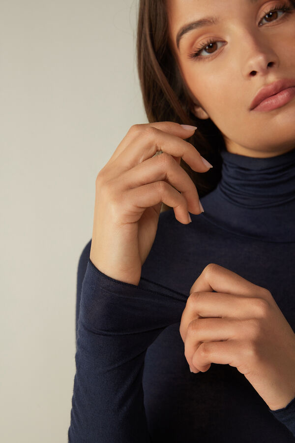 Camiseta de manga comprida com gola alta em cashmere modal ultraleve